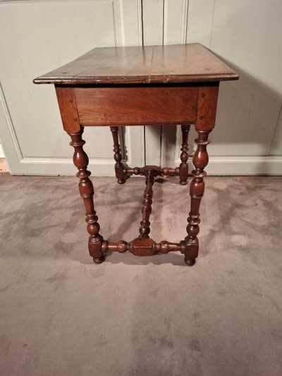 Small Louis XIII walnut table from the late 17th, early 18th century.