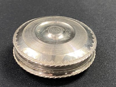 Pill box in solid silver with guilloché Netherlands 19th century with monogrammed decoration