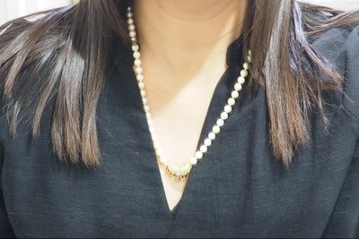 Necklace in yellow gold and cultured pearls