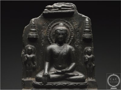 Indien, Pāla-Sena-Dynastie, 10.-12. Jahrhundert, Fragment einer Steinstele mit Buddha-Darstellung