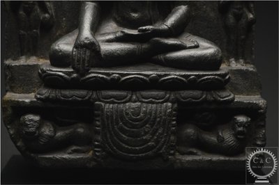 Indien, Pāla-Sena-Dynastie, 10.-12. Jahrhundert, Fragment einer Steinstele mit Buddha-Darstellung