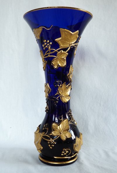 Large Baccarat crystal vase in cobalt blue, gilded ivy garland design