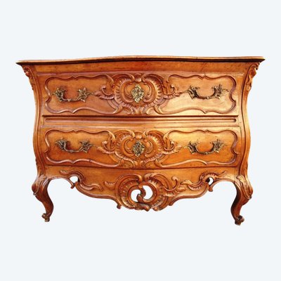 Nîmes walnut chest of drawers, Provence, 18th century