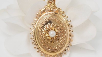 Yellow gold and cultured pearl cassolette pendant