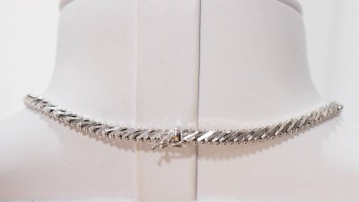 Collier de luxe en or blanc et diamants