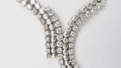 Collier de luxe en or blanc et diamants