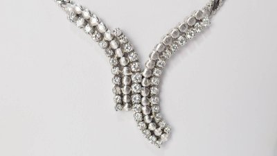 Collier de luxe en or blanc et diamants