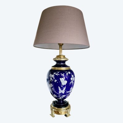 Lampe en porcelaine bleu nuit aux papillons XIX ème