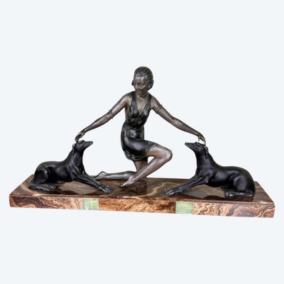 G. Arisse (1920) : élégante Aux Dogues Sculpture. épreuve En Régule à Double Patine