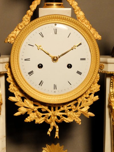 Pendule portique d'époque Louis XVI aux égyptiennes 