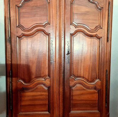 Armoire Bourguignonne Louis XIII period In Solid Walnut