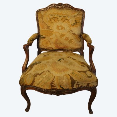 Large Louis XV period carved and molded walnut armchair with flat Queen back 18th century