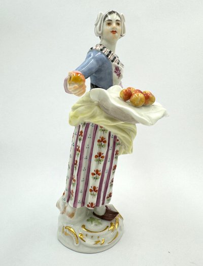 Meissen - Les Cris De Paris, Vendeuse De Fruits