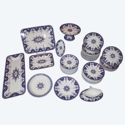 Sarreguemines earthenware dinner service, Cluny décor, 19th century, 67 pieces