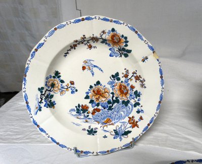 GIEN - Part of earthenware table service. Peony rooster model. 15 pieces.