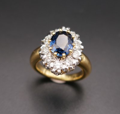 1.95 Carat Sapphire and 1 Carat Diamond Ring, 18K Yellow Gold.