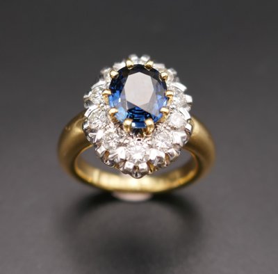 1.95 Carat Sapphire and 1 Carat Diamond Ring, 18K Yellow Gold.