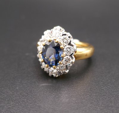 1.95 Carat Sapphire and 1 Carat Diamond Ring, 18K Yellow Gold.