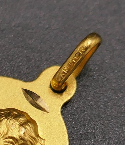 Angel Medal, 18 Carat Yellow Gold.