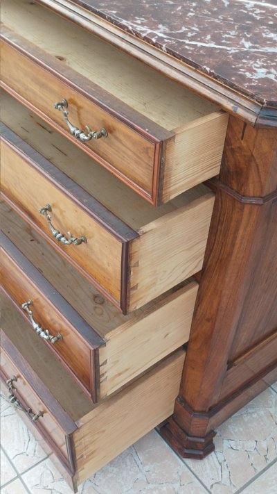 Louis Philippe chest of drawers in walnut