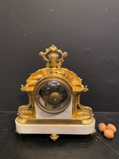 Louis XVI clock in marble and gilded bronze