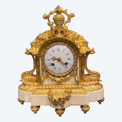 Louis XVI clock in marble and gilded bronze