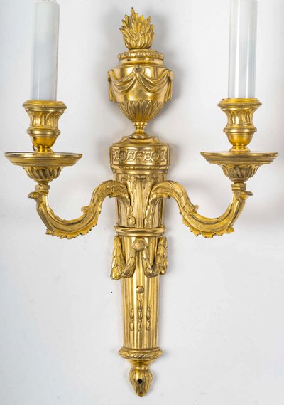 Paire d’Appliques en Bronze Ciselé et Doré à Deux Bras de Lumières d’Époque Louis XVI vers 1780-1790