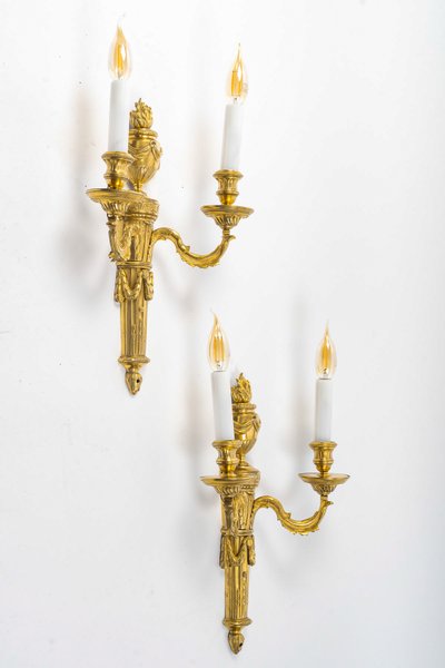 Paire d’Appliques en Bronze Ciselé et Doré à Deux Bras de Lumières d’Époque Louis XVI vers 1780-1790