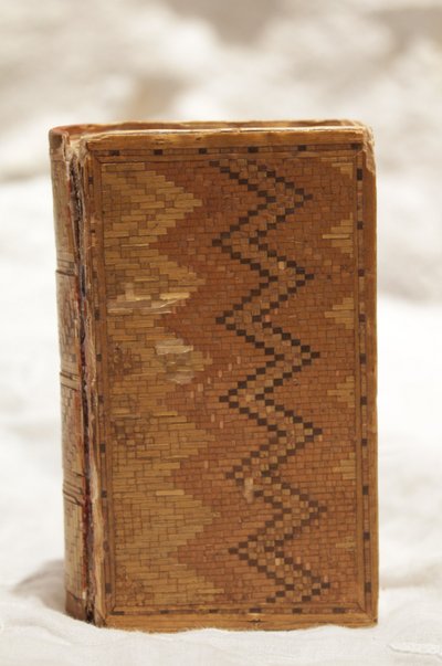 Straw marquetry box imitation romantic book print 18th century