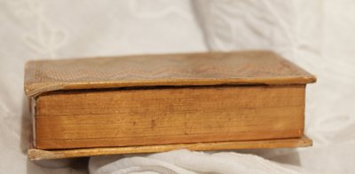 Straw marquetry box imitation romantic book print 18th century