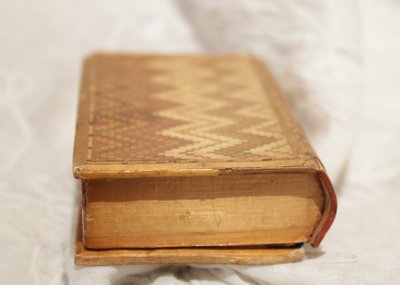 Straw marquetry box imitation romantic book print 18th century