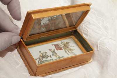 Straw marquetry box imitation romantic book print 18th century