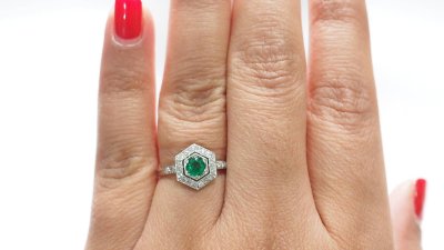 Hexagonal ring in platinum, emerald and diamonds