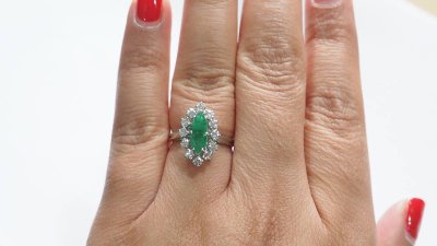 Marquise ring in white gold, emerald and diamonds