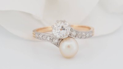 Toi et Moi ring in 18kt two-tone gold, diamonds and cultured pearl