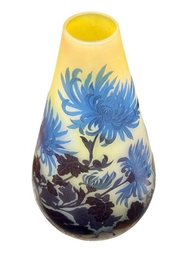 Emile Gallé Vase "Chrysanthemum Tokyo"