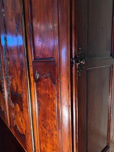 Two-body castle sideboard with side doors for 18th century rifles