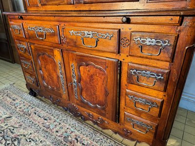 Two-body castle sideboard with side doors for 18th century rifles