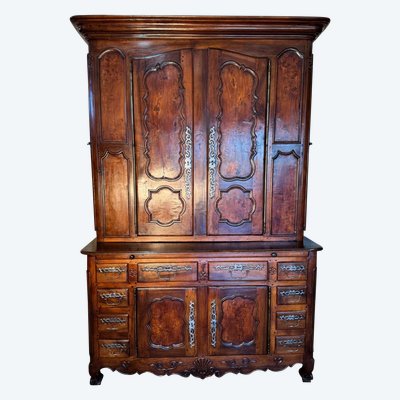 Two-body castle sideboard with side doors for 18th century rifles