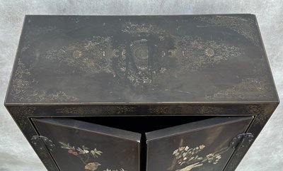 Chinese cabinet