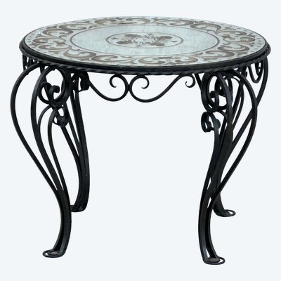 Pedestal table