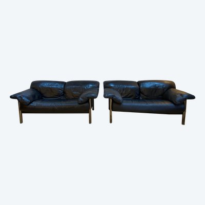 Pair of black leather sofas produced by Poltrona Frau, circa 1980/1990.