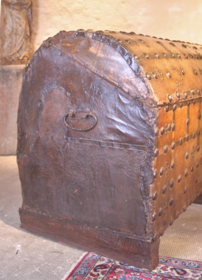 Baule Haute Epoque con coperchio a cupola