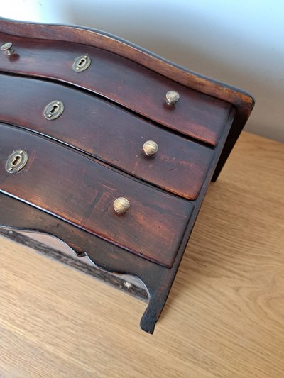 Master's Chest of Drawers, Varnished Wood, Late 18th/early 19th century.