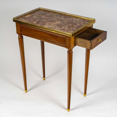 Isac Simon Rebour Petite table de salon en acajou et marbre d’époque Louis XVI vers 1780-1790