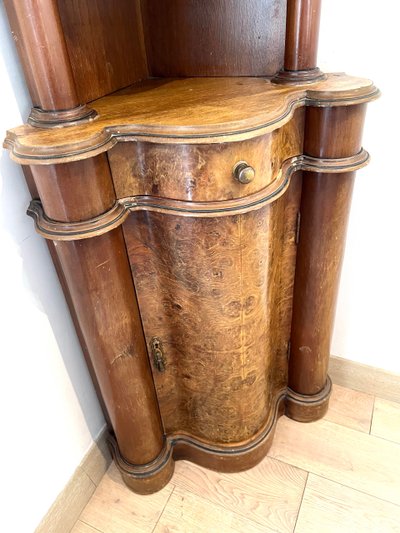 Superb Corner Cabinet in Burl Walnut Veneer - 19th Century