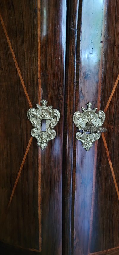 18th century Regency corner cupboard in veneered wood