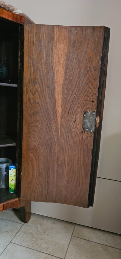 18th century Regency corner cupboard in veneered wood