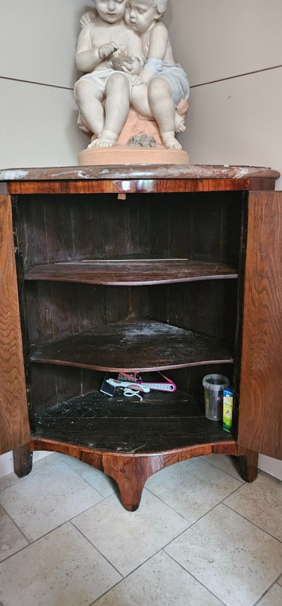 18th century Regency corner cupboard in veneered wood