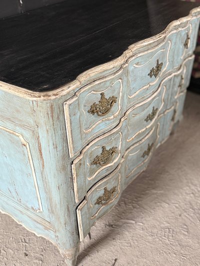 Louis XV curved chest of drawers dating from the 18th century, polychrome